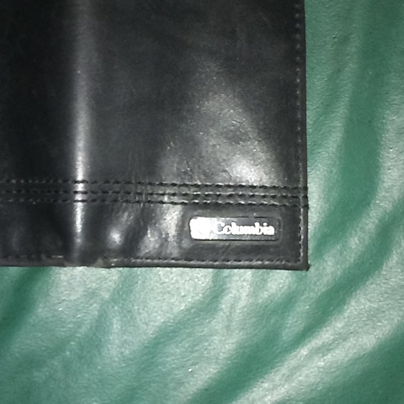Brand New Columbia leather wallet.Retail $45. - Picture 4 of 4